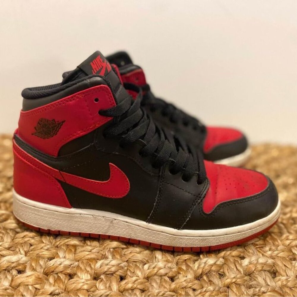 Air Jordan 1 Retro High OG BG “Bred” Size 6Y (2013 Release.)